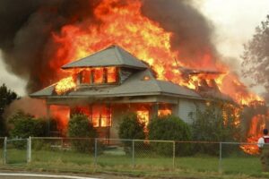 Mơ thấy nhà mình bị cháy thì có thể sắp tới bạn và gia đình sẽ đón nhận tài lộc